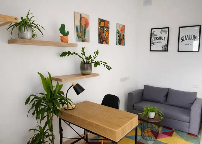 Shalom Haven Lejlighed